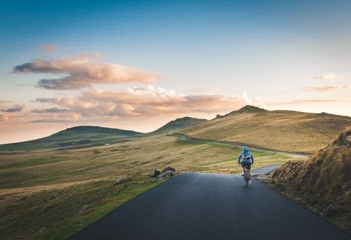 How to notice colors when cycling over a mountain pass?